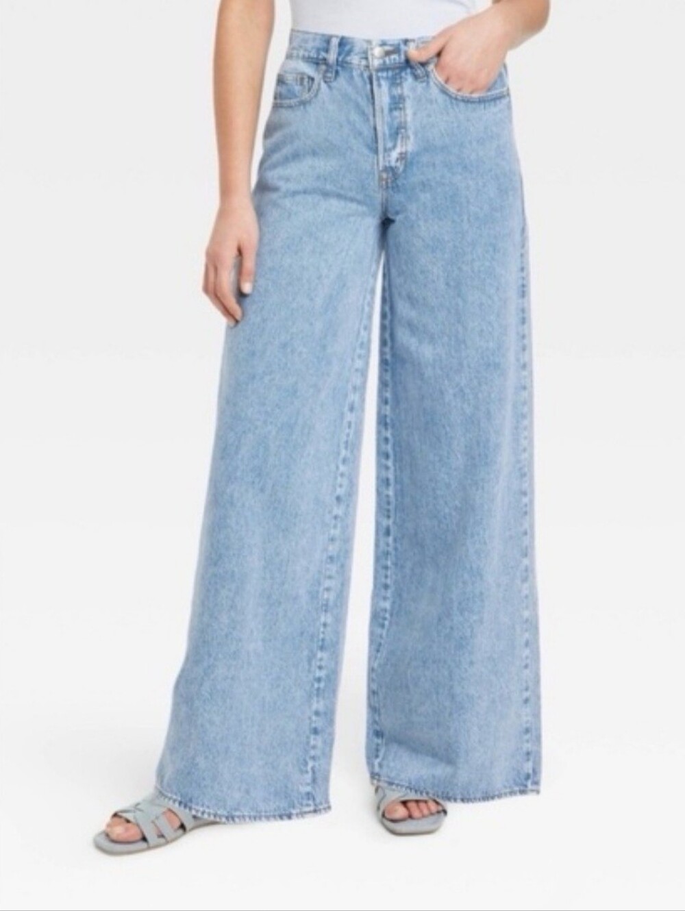 Universal Thread Jeans Light Wash Button Fly Super Wide Leg Denim